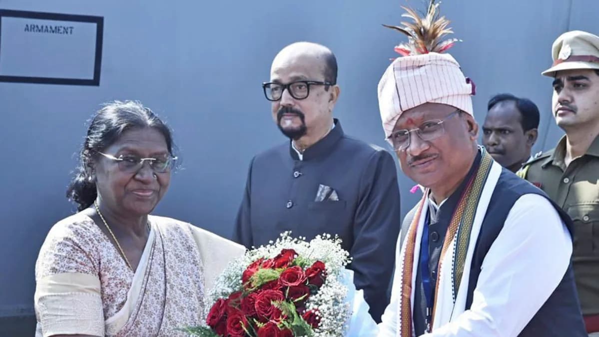President Droupadi Murmu received at Jagdalpur airport on 7 February 2026